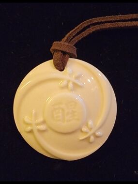 AVON Cream Haiku Awakenings Ceramic Floral Pendant Necklace on Suede Cord